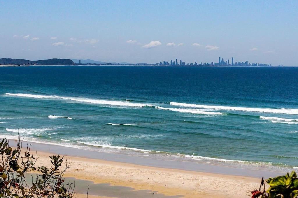 3 Bedrooms With Views Over Kirra! *