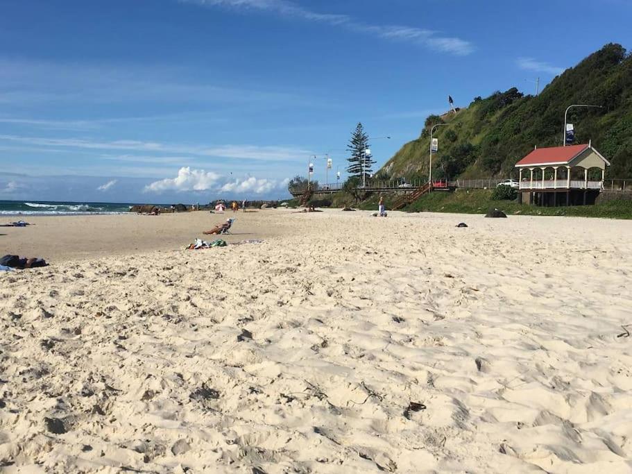 Apartment 3 Bedrooms With Views Over Kirra! Gold Coast
