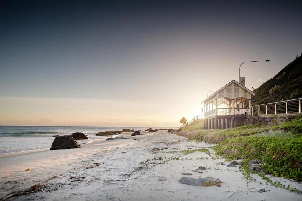 3 Bedrooms With Views Over Kirra!