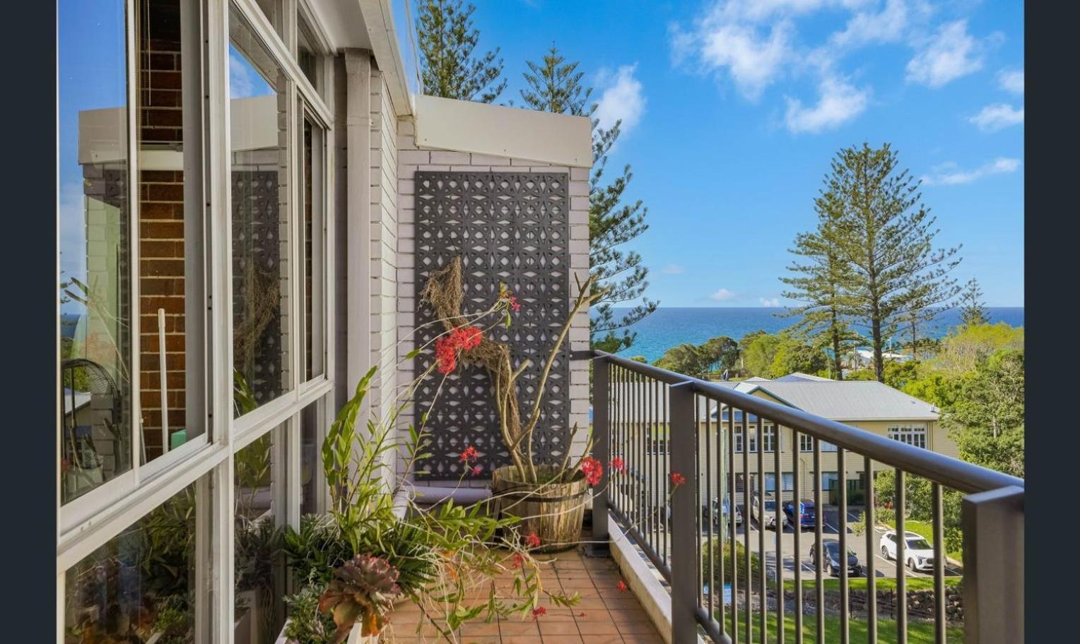 3 Bedrooms With Views Over Kirra! Apartment Gold Coast