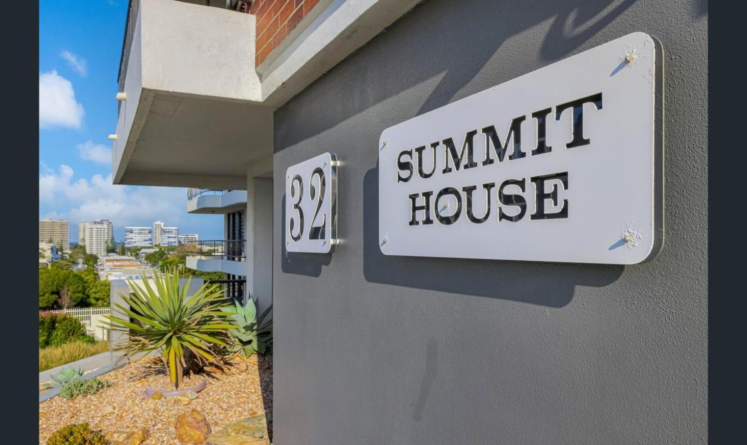 3 Bedrooms With Views Over Kirra! * Gold Coast