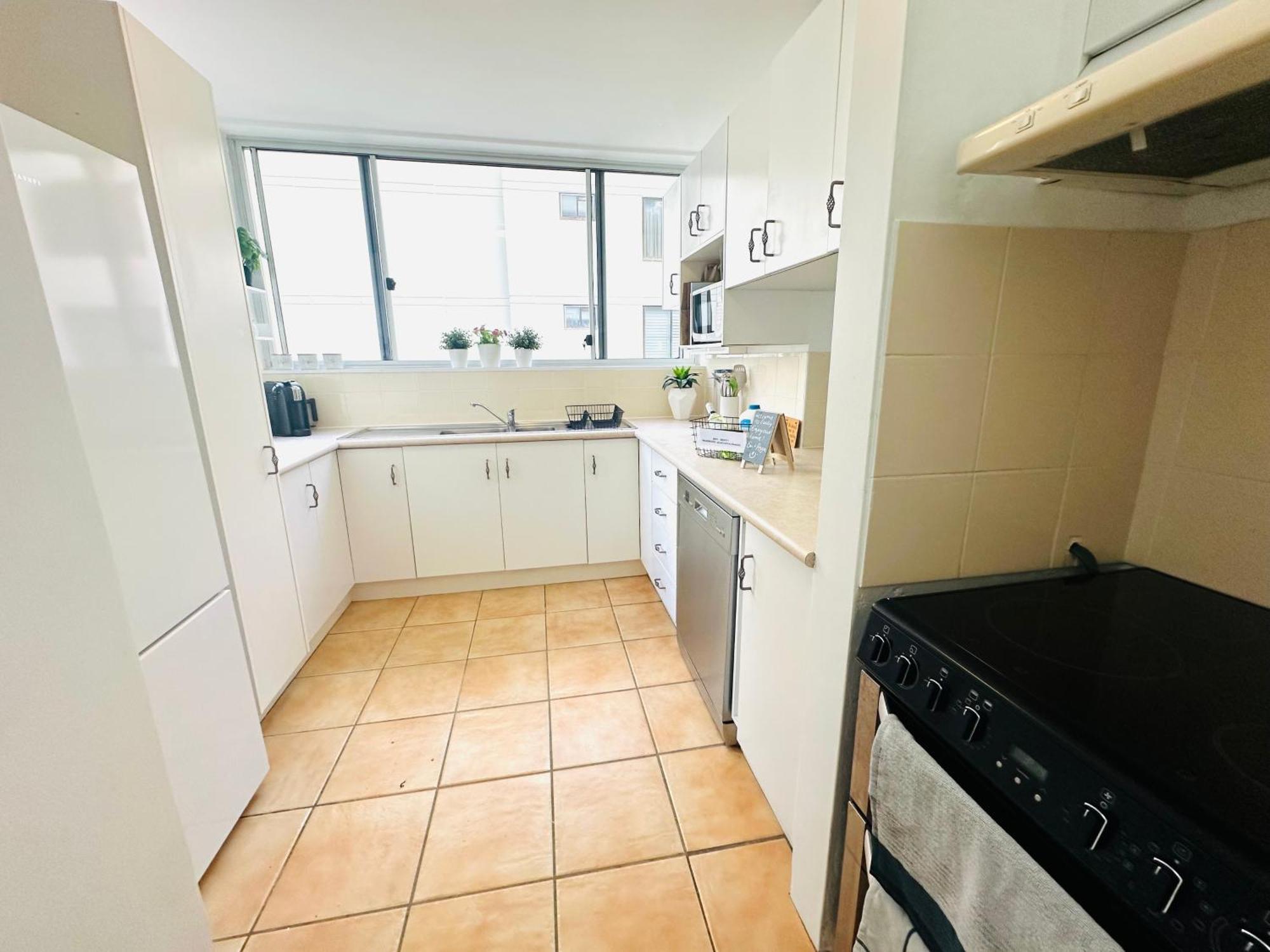 Apartment 3 Bedrooms With Views Over Kirra!