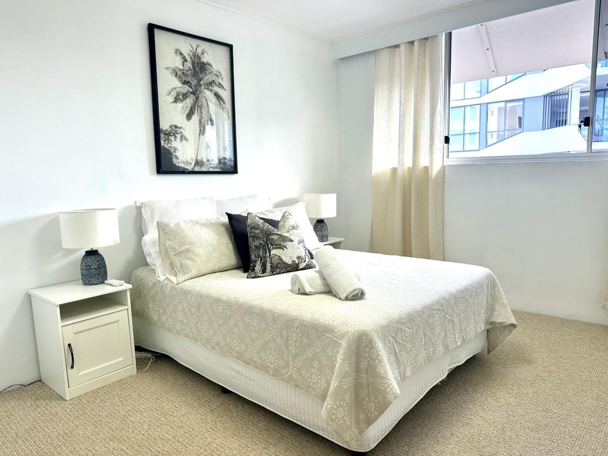 3 Bedrooms With Views Over Kirra! *