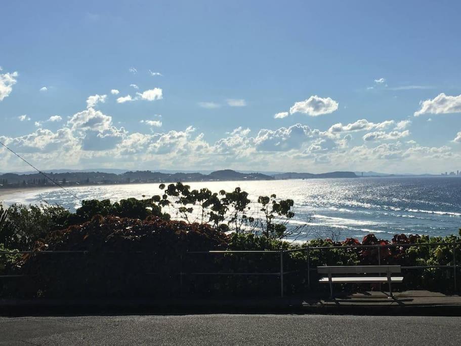 3 Bedrooms With Views Over Kirra! Apartment